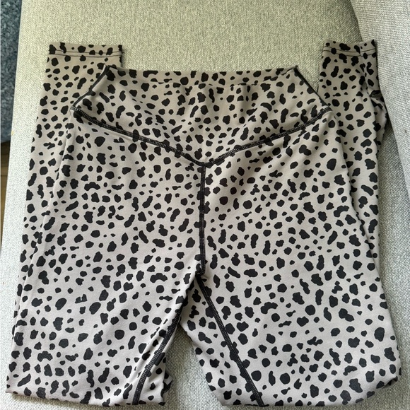 Balance Athletica (Vitality) Ascend Midnight Snow Leopard Leggings - Picture 3 of 4